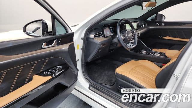 Kia K5 3세대 Signature, 2022 10