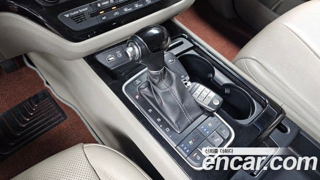 Kia All New Carnival Noblesse, 2015 9