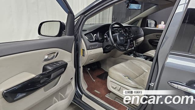 Kia All New Carnival Noblesse, 2015 10