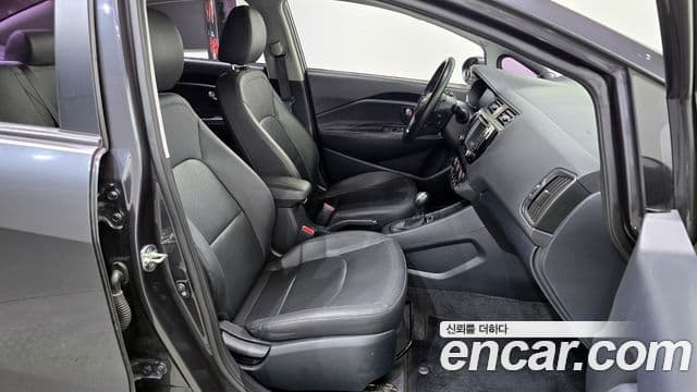 Kia The / новый New Pride Luxury, 2015 12