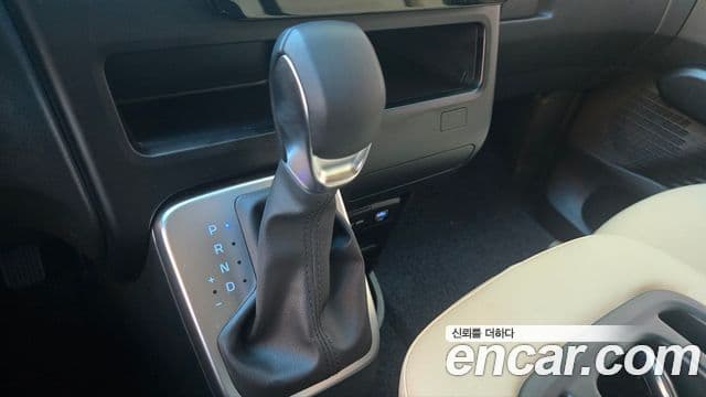 Hyundai Staria Modern, 2025 17