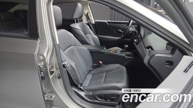 Lexus ES300h 7세대 Executive, 2026 12