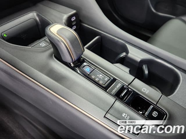 Toyota 크라운 кроссовер 2.4 4WD Dual Boost гибрид, 2023 9