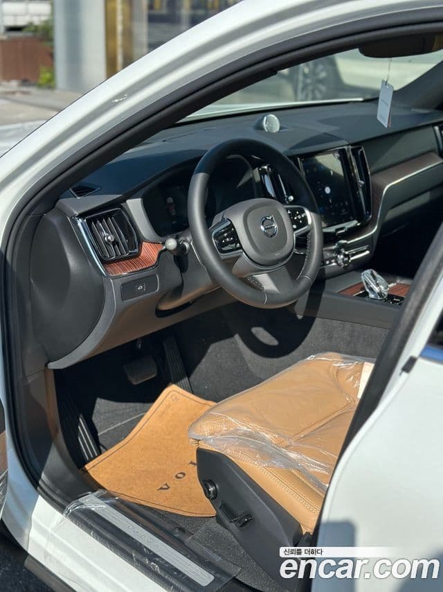 Volvo XC60 2세대 B6 Ultra Bright, 2025 все фото