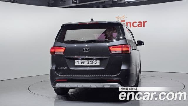 Kia All New Carnival Luxury, 2017 4