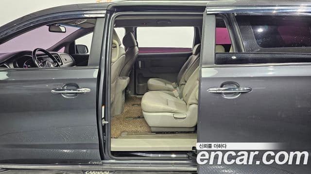 Kia All New Carnival Luxury, 2017 11