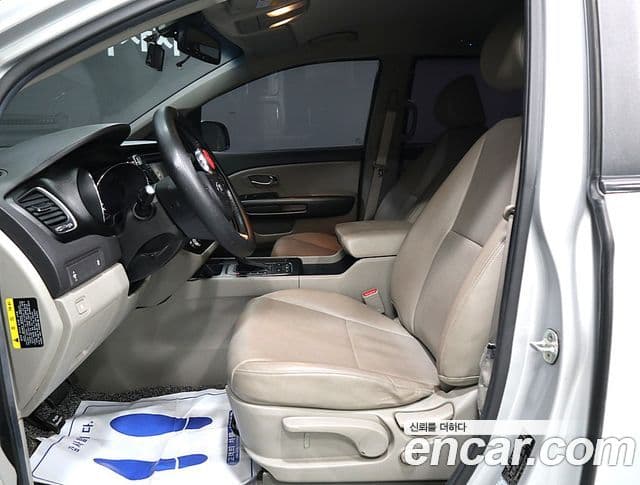 Kia All New Carnival Luxury, 2016 9