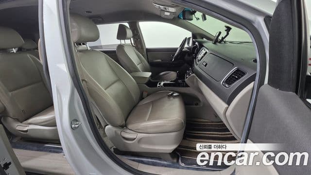 Kia All New Carnival Luxury, 2016 10