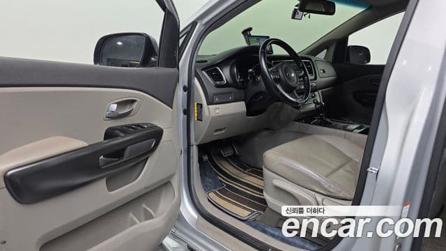 Kia All New Carnival Luxury, 2016 11