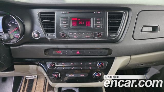 Kia All New Carnival Luxury, 2016 15