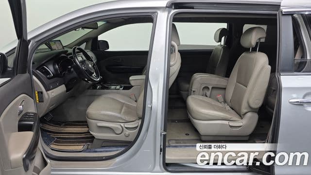 Kia All New Carnival Luxury, 2016 17