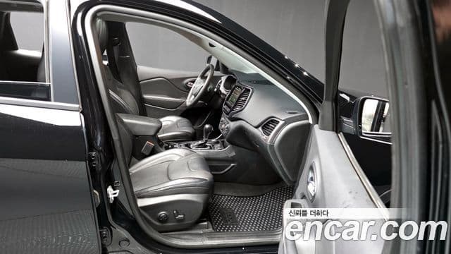 Jeep Cherokee(KL) 2.4 Limited AWD, 2022 17