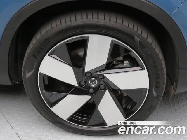 Volvo XC40 Recharge twin Ultimate, 2024 все фото