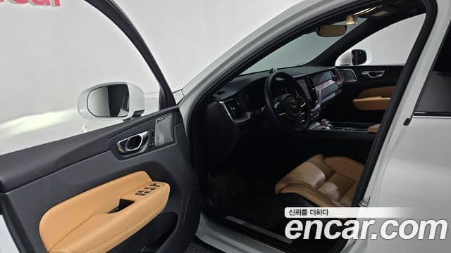 Volvo XC60 2세대 B5 Ultra Bright, 2025 10