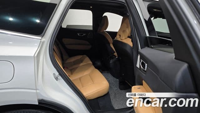 Volvo XC60 2세대 B5 Ultra Bright, 2025 12