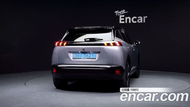 Peugeot e-2008 2세대 EV GT, 2023 4
