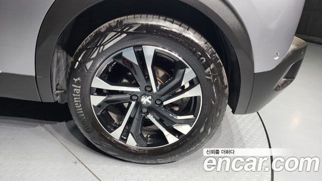 Peugeot e-2008 2세대 EV GT, 2023 все фото