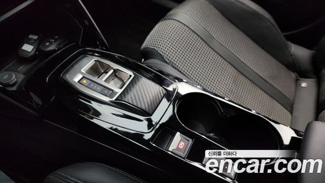 Peugeot e-2008 2세대 EV GT, 2023 9