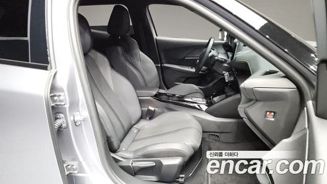 Peugeot e-2008 2세대 EV GT, 2023 11