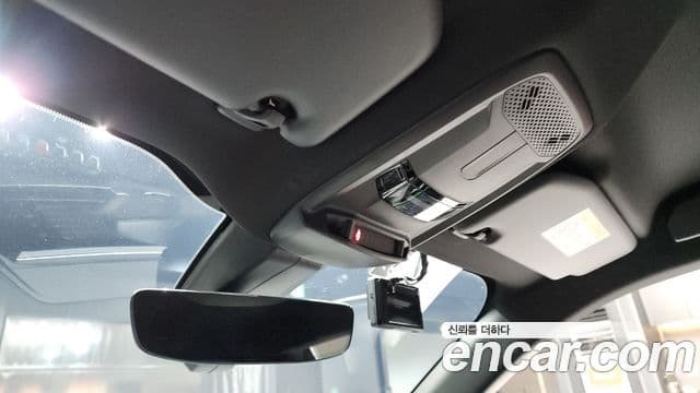 Peugeot e-2008 2세대 EV GT, 2023 17