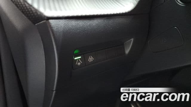 Peugeot e-2008 2세대 EV GT, 2023 18