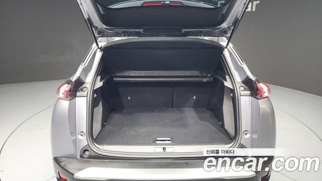 Peugeot e-2008 2세대 EV GT, 2023 20