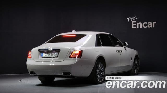 Rolls-Royce 고스트 2세대 6.7 EWB V12, 2022 2