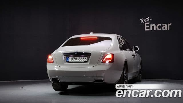 Rolls-Royce 고스트 2세대 6.7 EWB V12, 2022 4