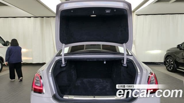 Rolls-Royce 고스트 2세대 6.7 EWB V12, 2022 20