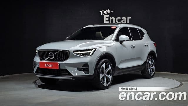 Volvo XC40 B4 Ultra Bright, 2025 1