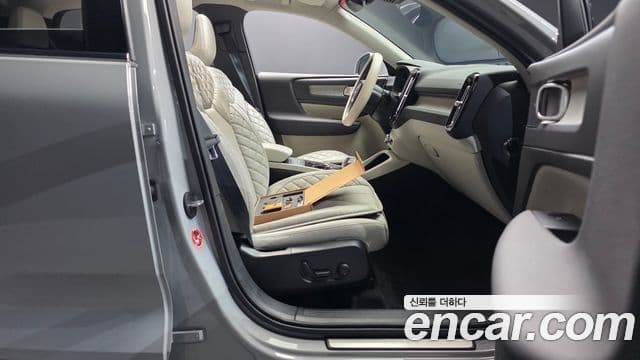 Volvo XC40 B4 Ultra Bright, 2025 10