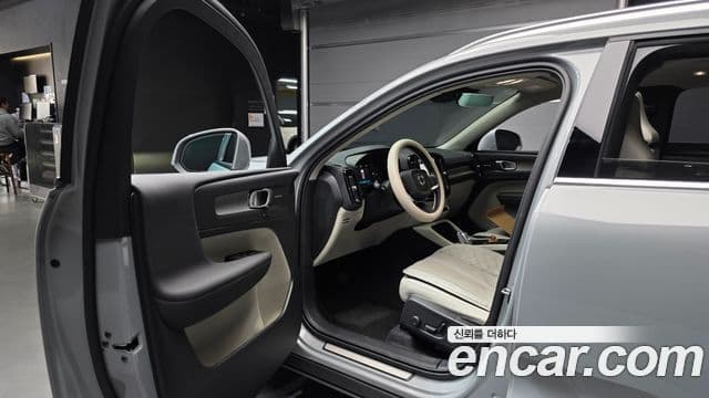 Volvo XC40 B4 Ultra Bright, 2025 11