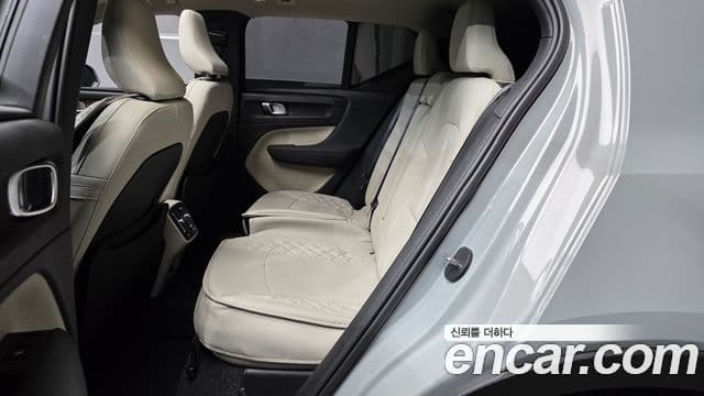 Volvo XC40 B4 Ultra Bright, 2025 12