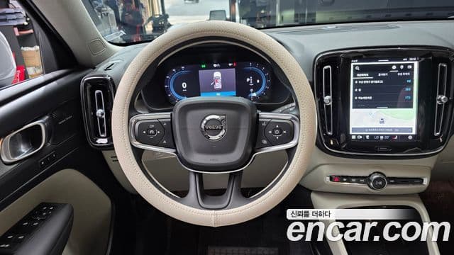 Volvo XC40 B4 Ultra Bright, 2025 13