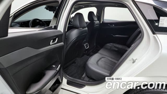 Kia K5 3세대 Trendy, 2023 11