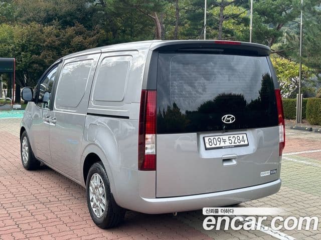 Hyundai Staria Modern, 2023 4