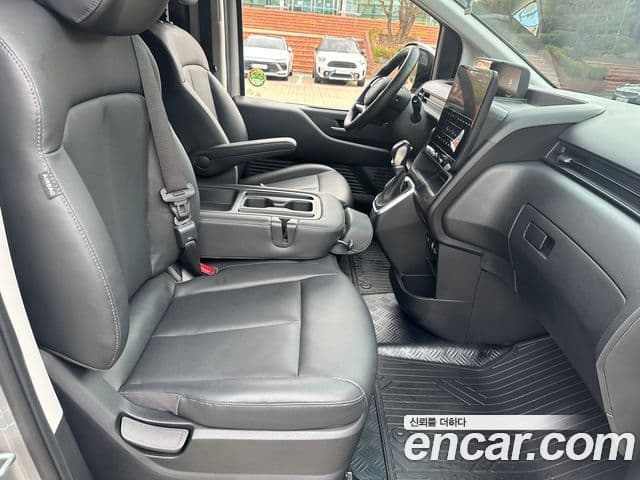 Hyundai Staria Modern, 2023 15