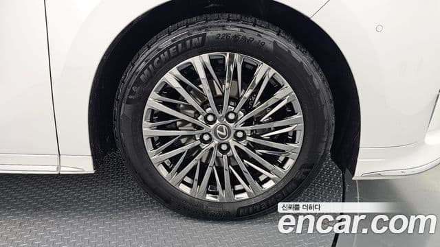 Lexus LM 2세대 500h Royal, 2025 все фото