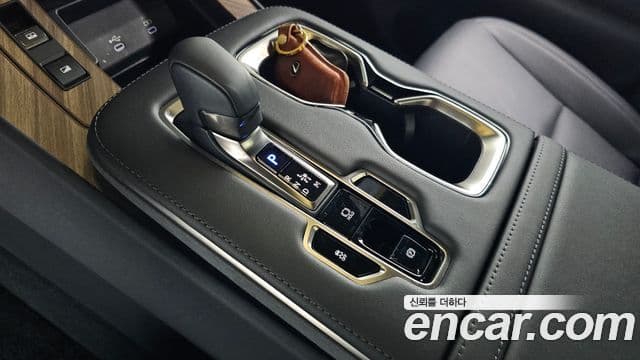 Lexus LM 2세대 500h Royal, 2025 9