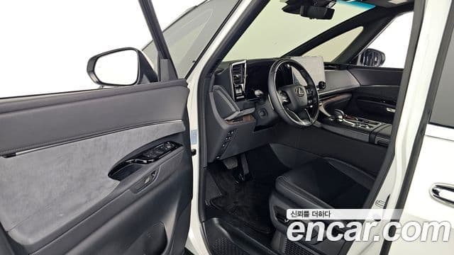 Lexus LM 2세대 500h Royal, 2025 12