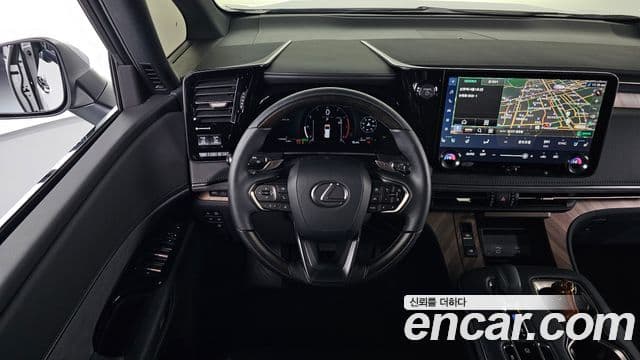 Lexus LM 2세대 500h Royal, 2025 13
