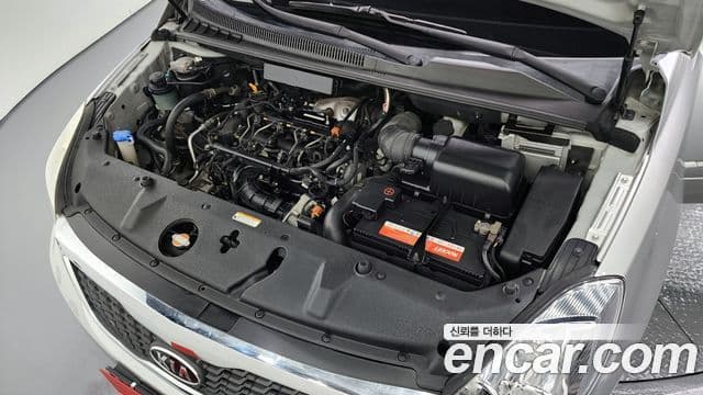 Kia Carnival R President, 2012 6