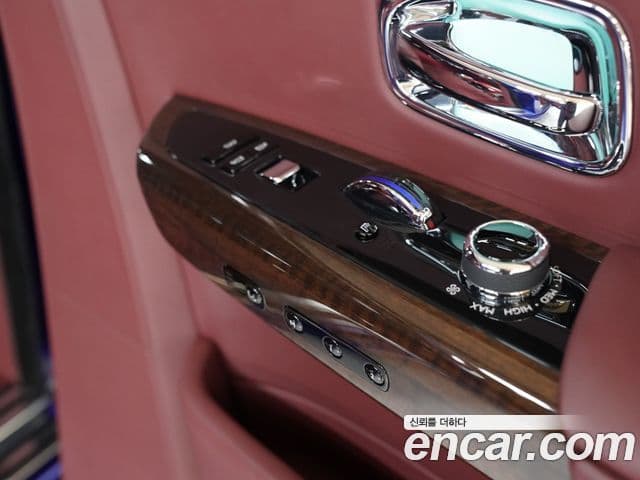 Rolls-Royce 팬텀 6.7 EWB V12, 2022 19