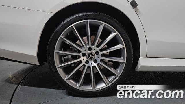 Mercedes-Benz E-класс W213 AMG Line, 2022 все фото