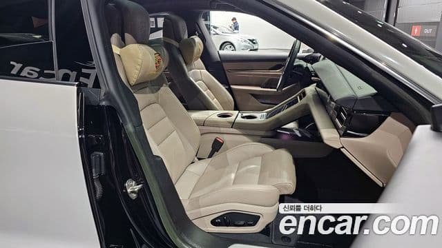 Porsche 타이칸 4S, 2023 10