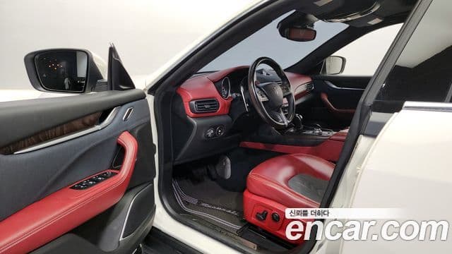 Maserati Levante 3.0 дизель AWD GranLusso, 2018 10