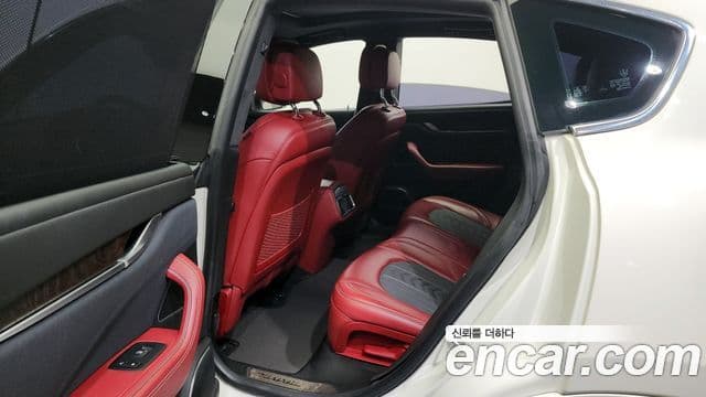 Maserati Levante 3.0 дизель AWD GranLusso, 2018 11