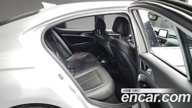 Genesis G70 Elite, 2019 12