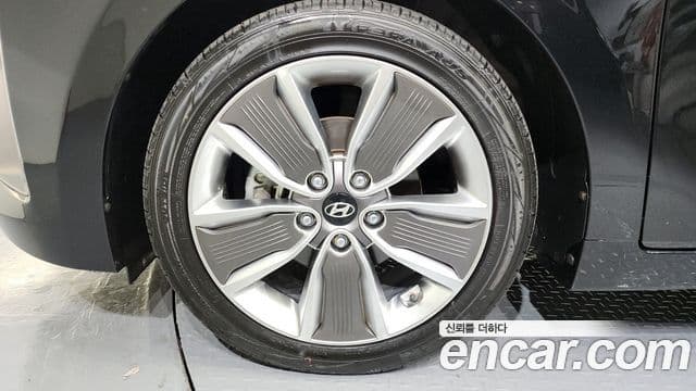 Hyundai Ioniq гибрид, 2019 все фото