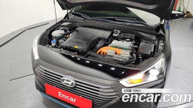 Hyundai Ioniq гибрид, 2019 6